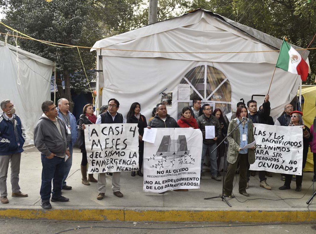 Damnificados #19S piden a Mancera pasar la noche en su campamento