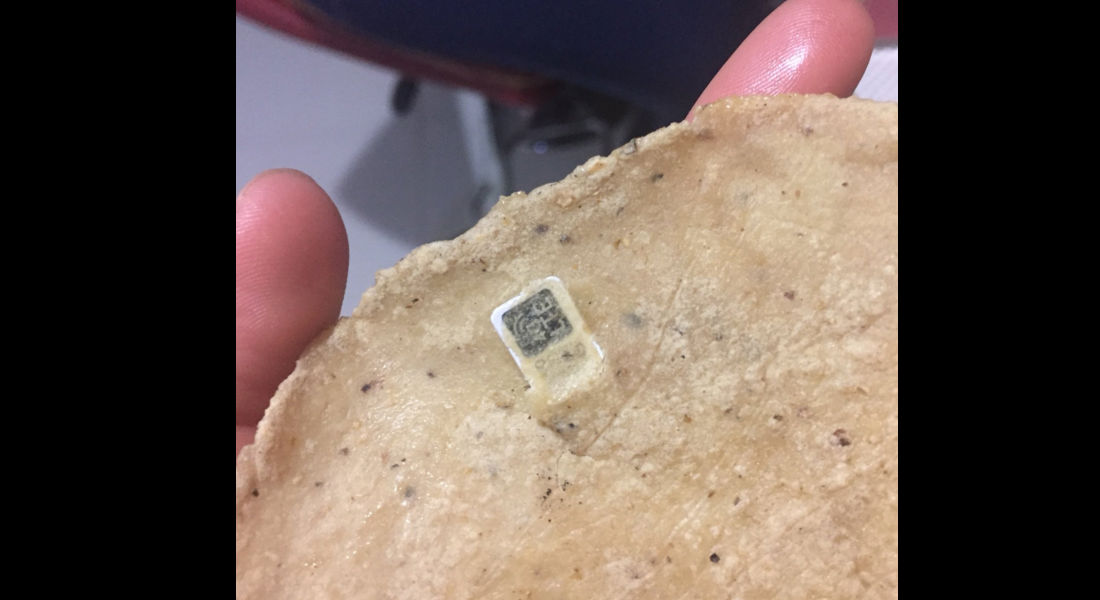 Joven encuentra un chip 4G en una tortilla de maíz
