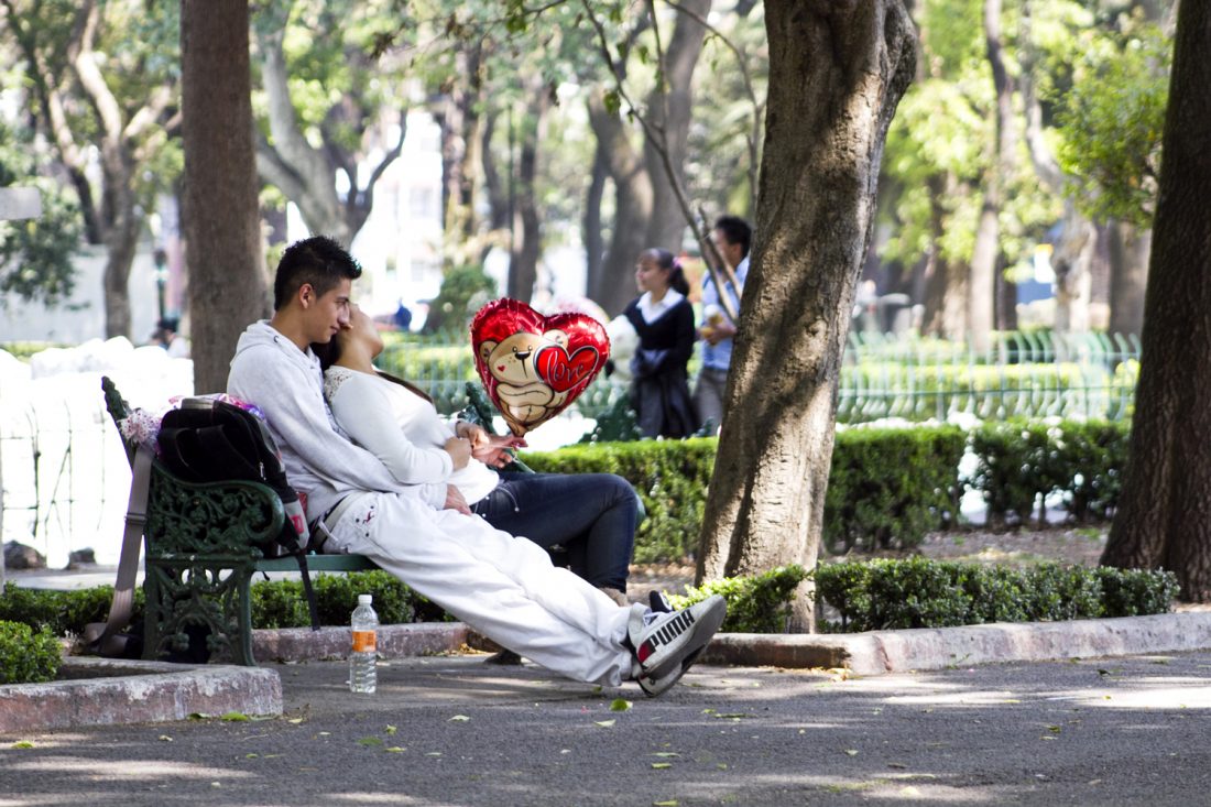 Mexicanos gastan $1,000 en promedio para el regalo de San Valentín
