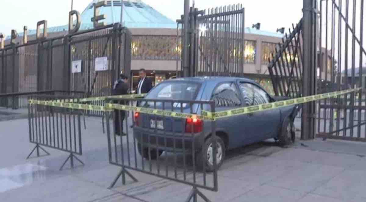 Borracho estampó su carro contra rejas de la Basílica