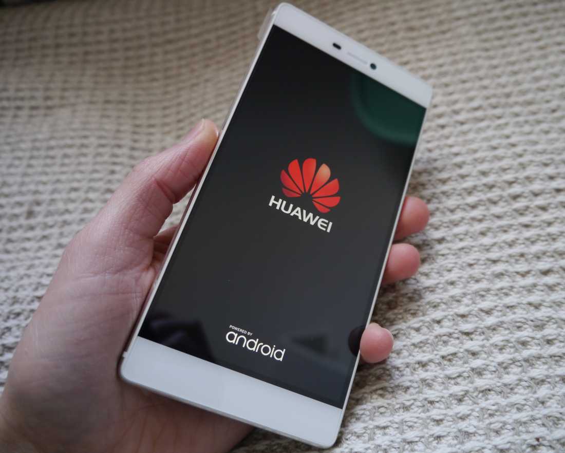 EUA arresta a ejecutiva de Huawei y el mundo financiero enloqueció