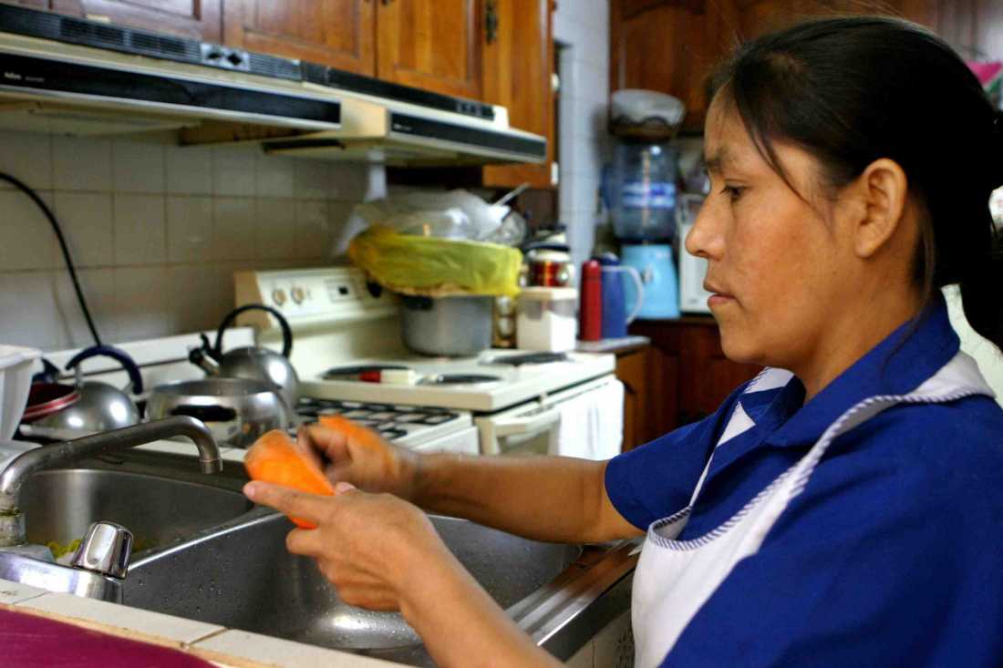 Publican las reglas para meter a las trabajadoras del hogar al IMSS
