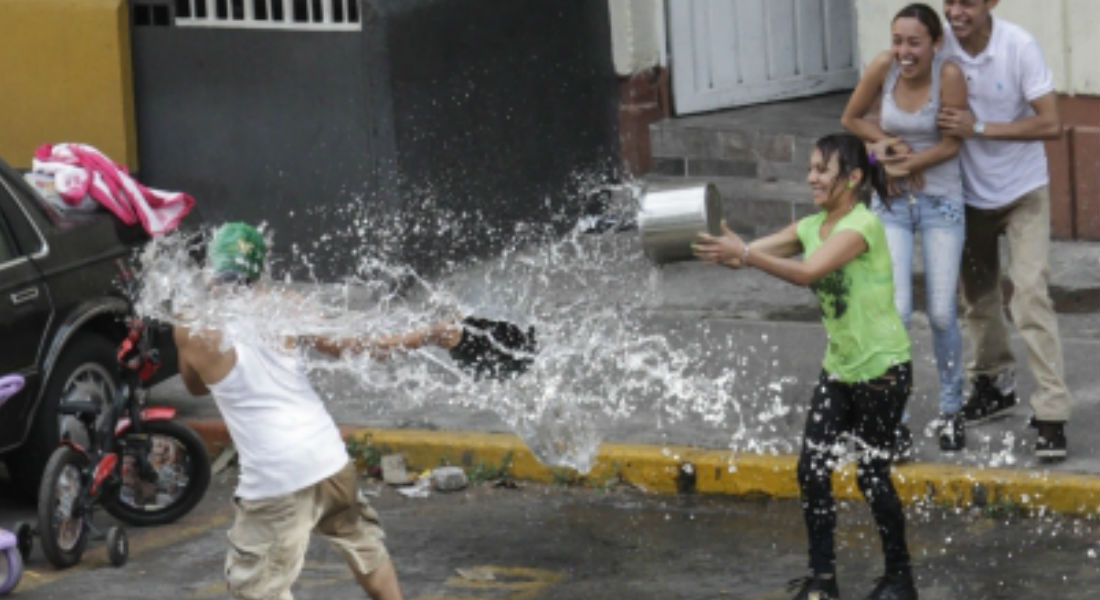 Arresto o multa por desperdiciar agua el Sábado de Gloria