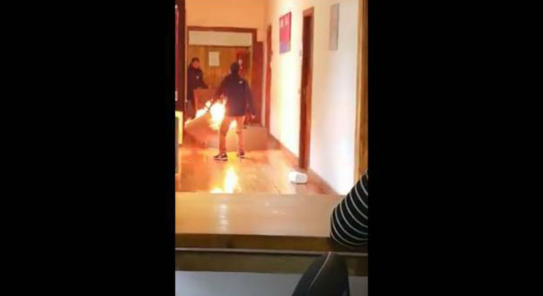 Tras ser despedido, ‘Godinez’ intenta quemar oficina