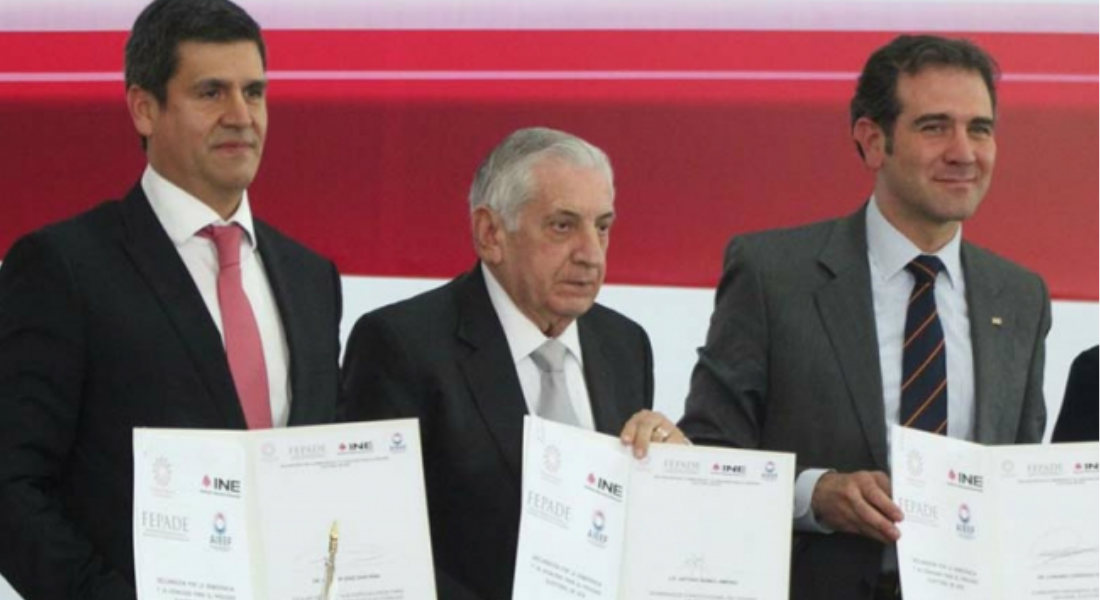 Gobernadores firman declaratoria de democracia con el INE