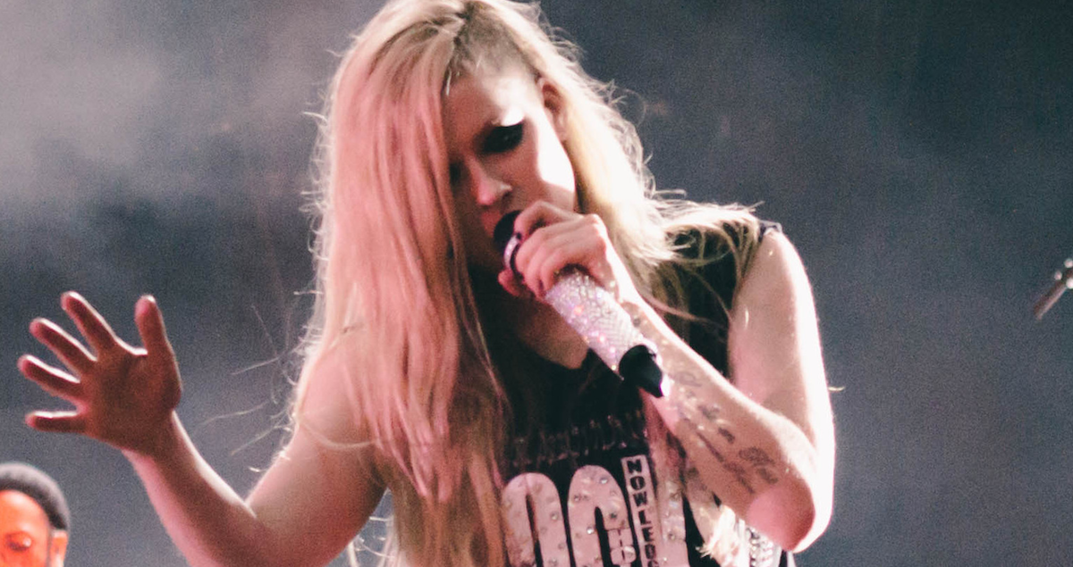 Avril Lavigne dejó de ser la rebelde que amabas para mostrar una imagen más madura
