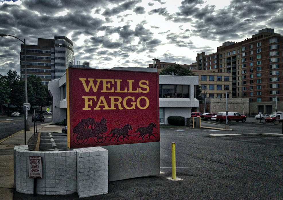 Recibe Wells Fargo multa de mil millones de dólares por abusivo