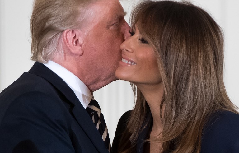 Donald Trump olvida cómo se escribe el nombre de su esposa
