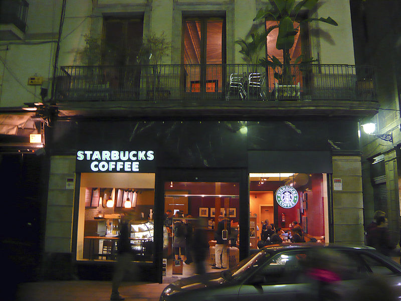 Starbucks capacita a su personal contra discriminación