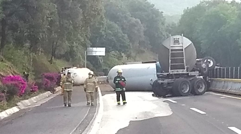Accidente provoca cierre total en la Autopista Cuernavaca-México
