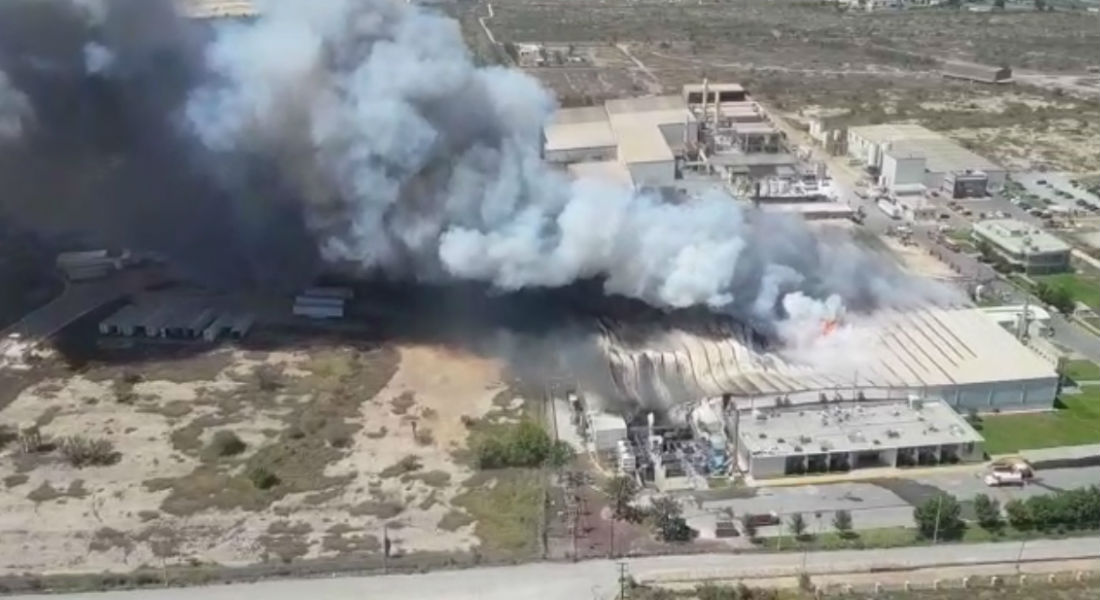 Brutal incendio consume empresa en Nuevo León
