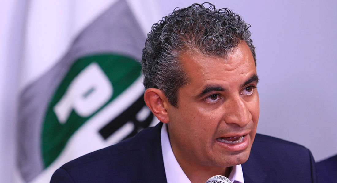 Ochoa Reza abandona la presidencia del PRI