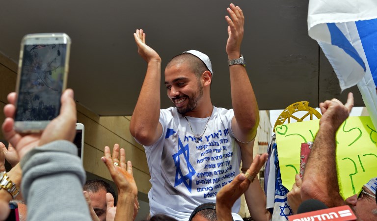 Recibido como héroe soldado israelí que remató a un palestino herido