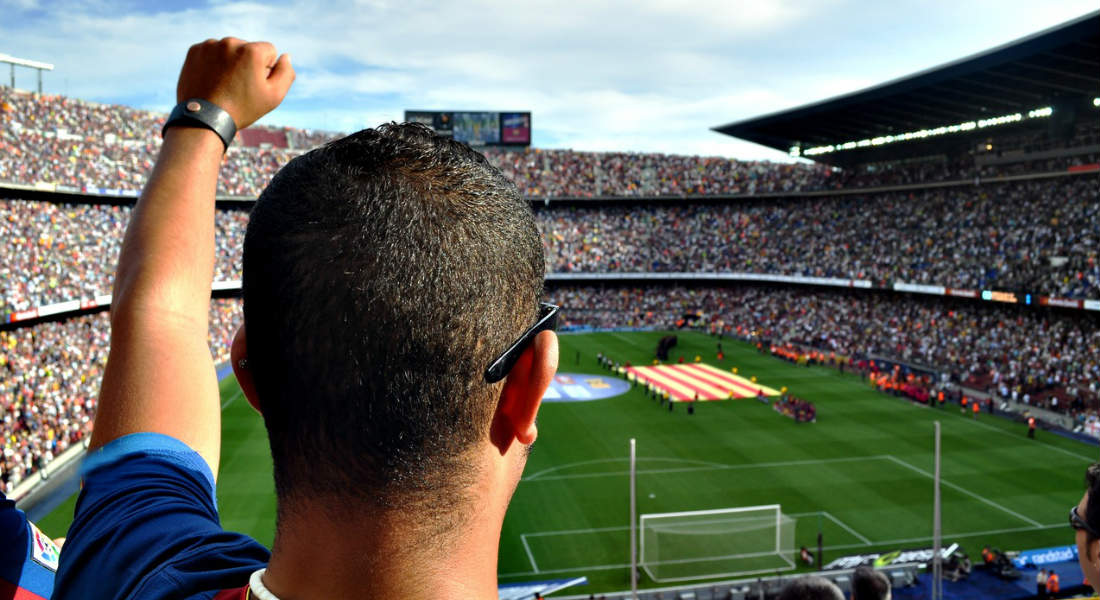 Vetan a aficionado por 4 años por burlarse de suicidio de exfutbolista