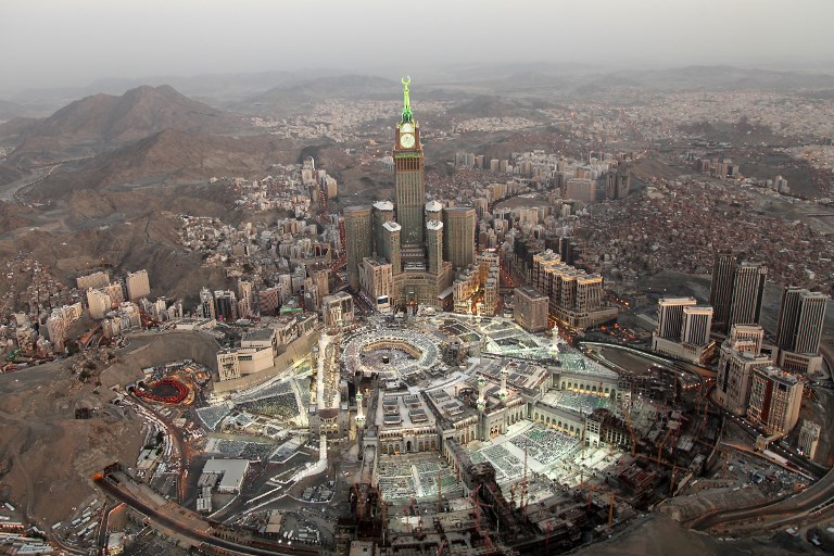 Video: Se lanza desde lo alto de la Gran Mezquita en La Meca y muere