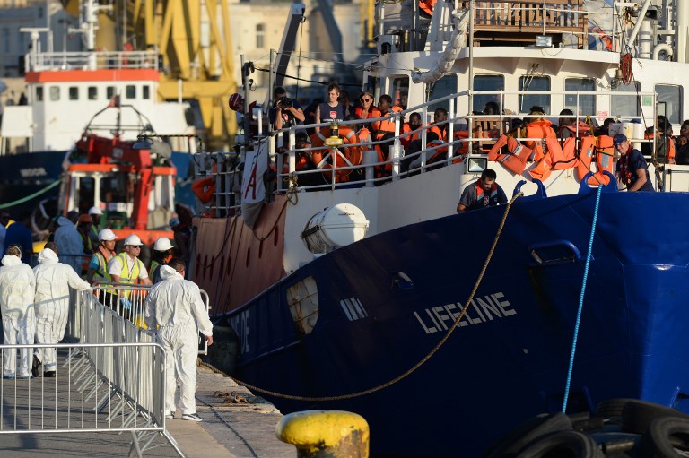 Rescata ONG española a 59 migrantes en el Mediterráneo