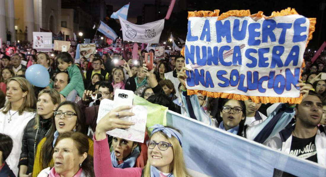 Diputados aprueban legalización del aborto en Argentina