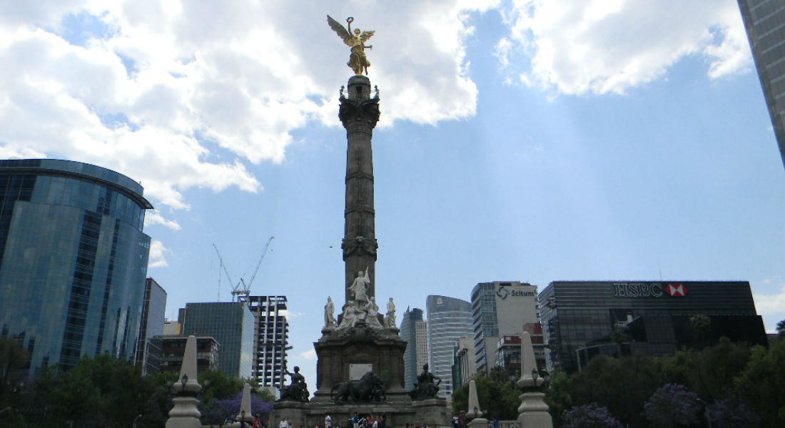 Aficionados viven gran expectación en el Ángel de la Independencia