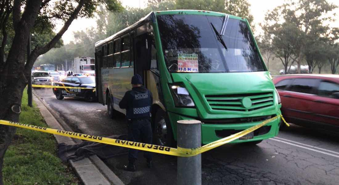 Pasajero enfrenta a 3 presuntos asaltantes y abate a uno