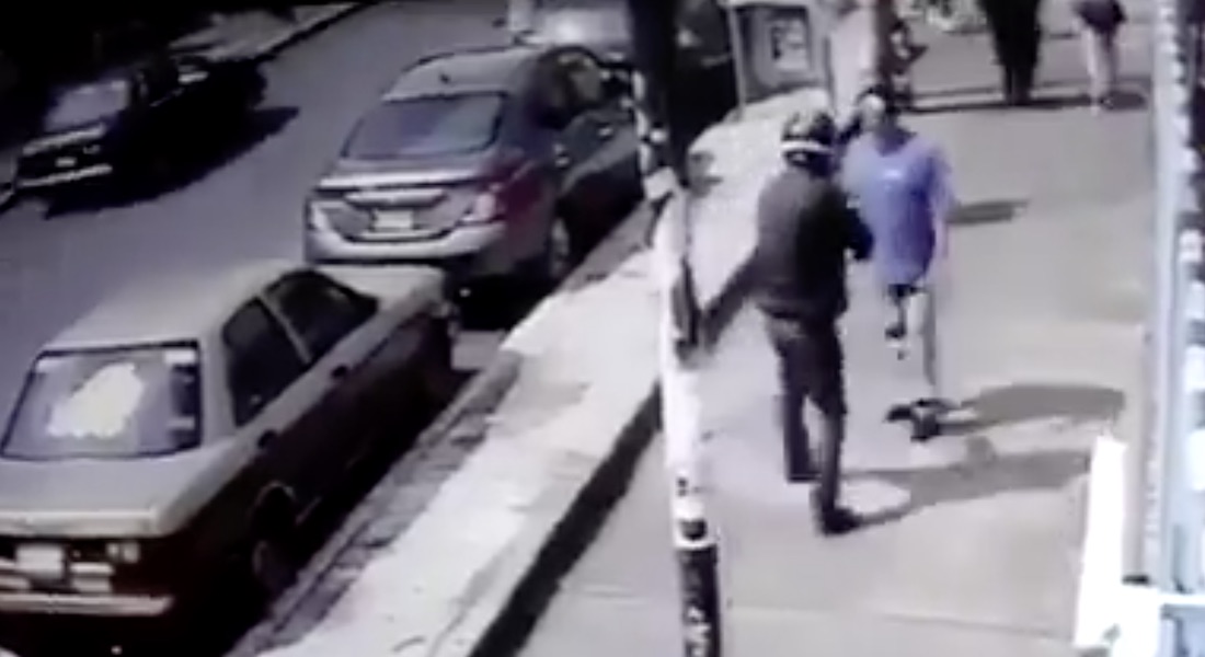 VIDEO: A plena luz del día, asalto en Azcapotzalco se completa en menos de 30 segundos