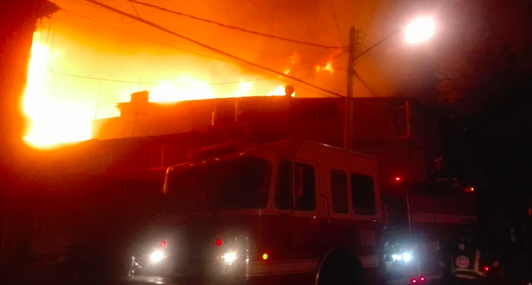VIDEO: Incendio consume maderería en Iztapalapa