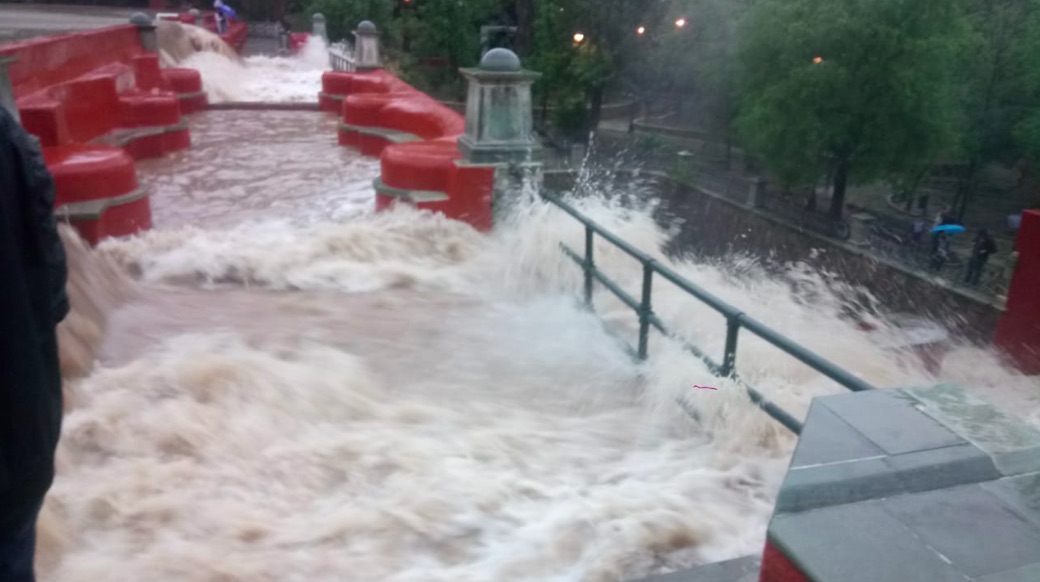 Presa La Olla se desborda e inunda a Guanajuato