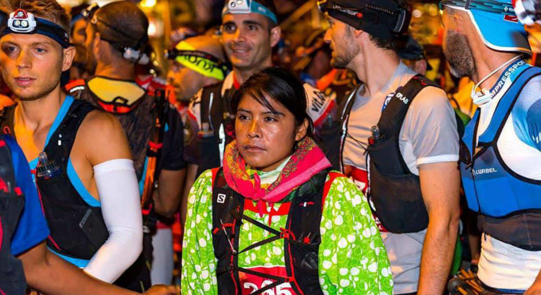 Corredora rarámuri gana en ultramaratón en Europa