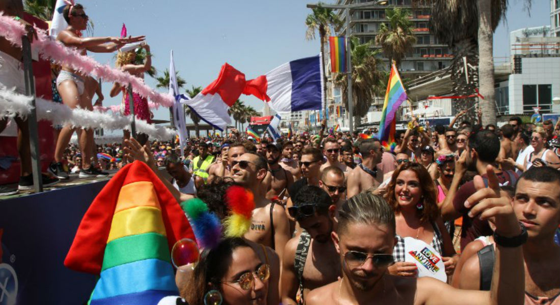 Decenas de personas participan en la Gay Pride de Tel Aviv