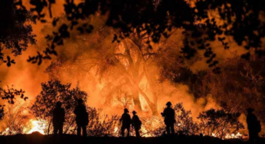 Incendios forestales desplazan a cientos en California
