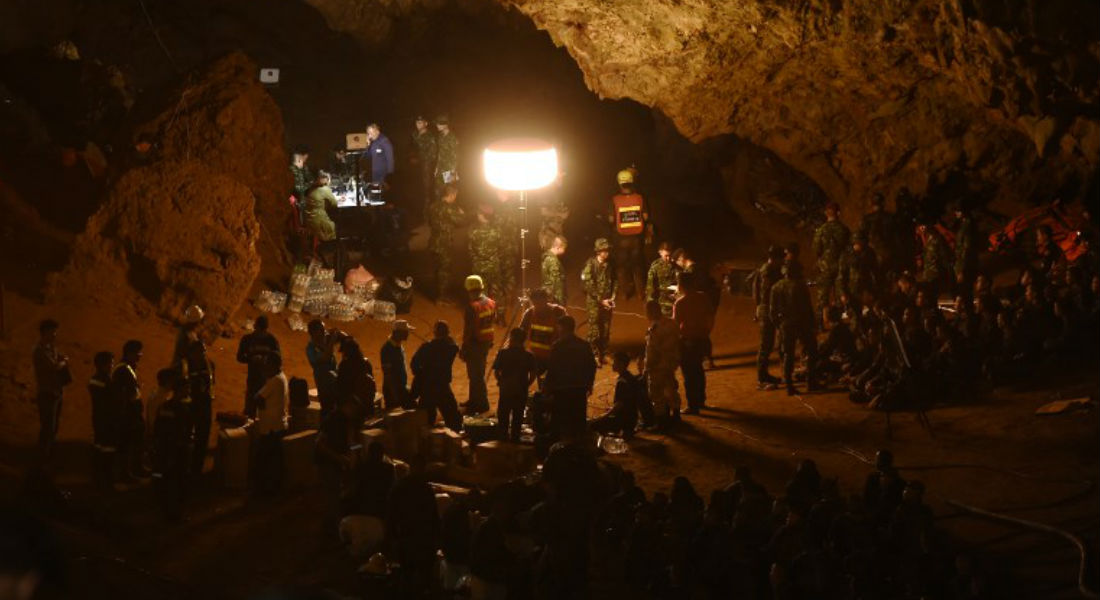 ¡Desesperación! 12 niños están atrapados en cueva inundada de Tailandia