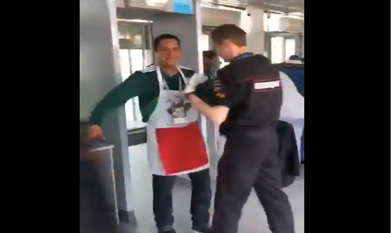 VIDEO: Aficionado mexicano le hace broma a policía ruso y se hace viral