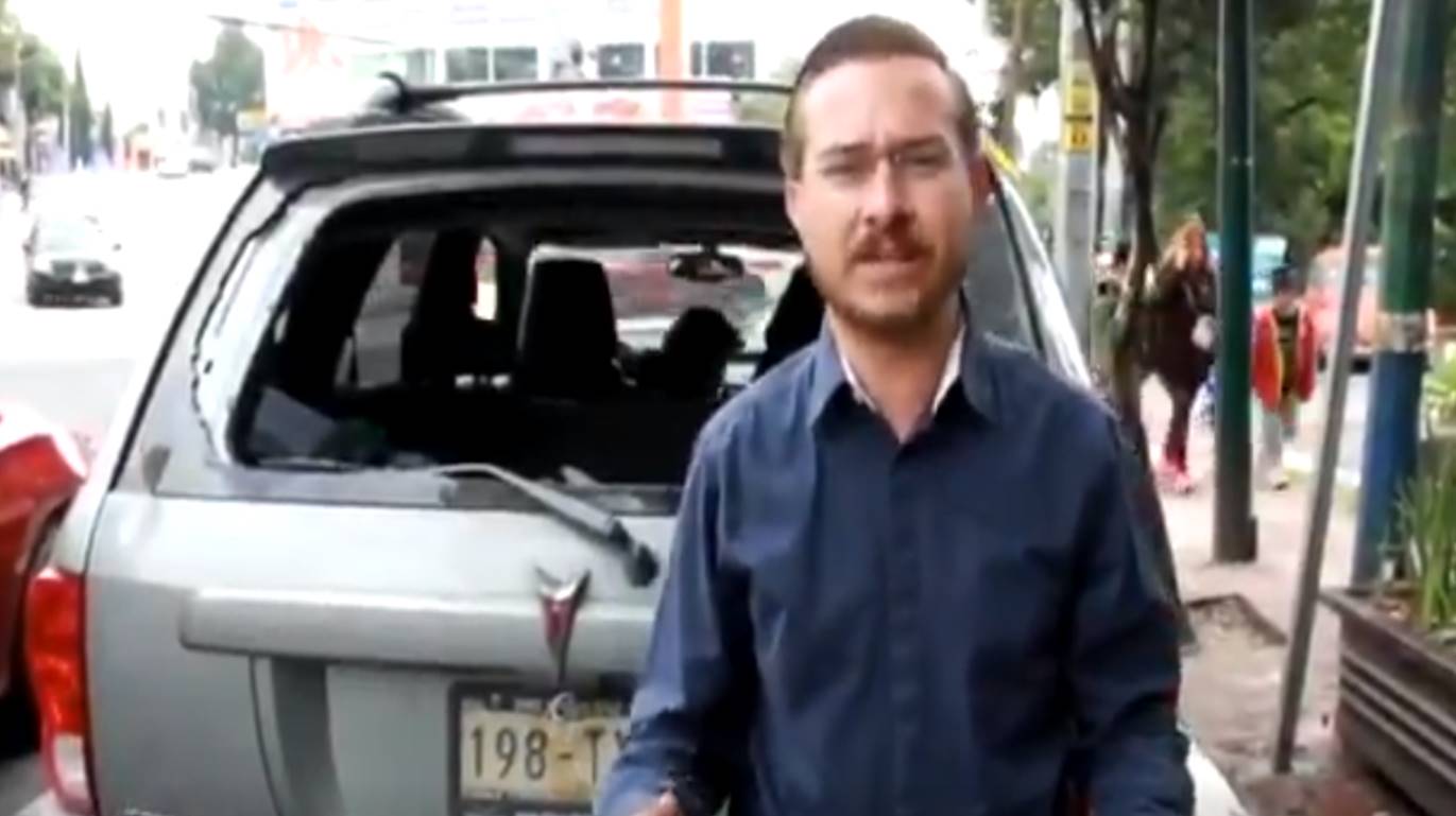 VIDEO: Atacan camioneta con propaganda del PAN en Cuajimalpa
