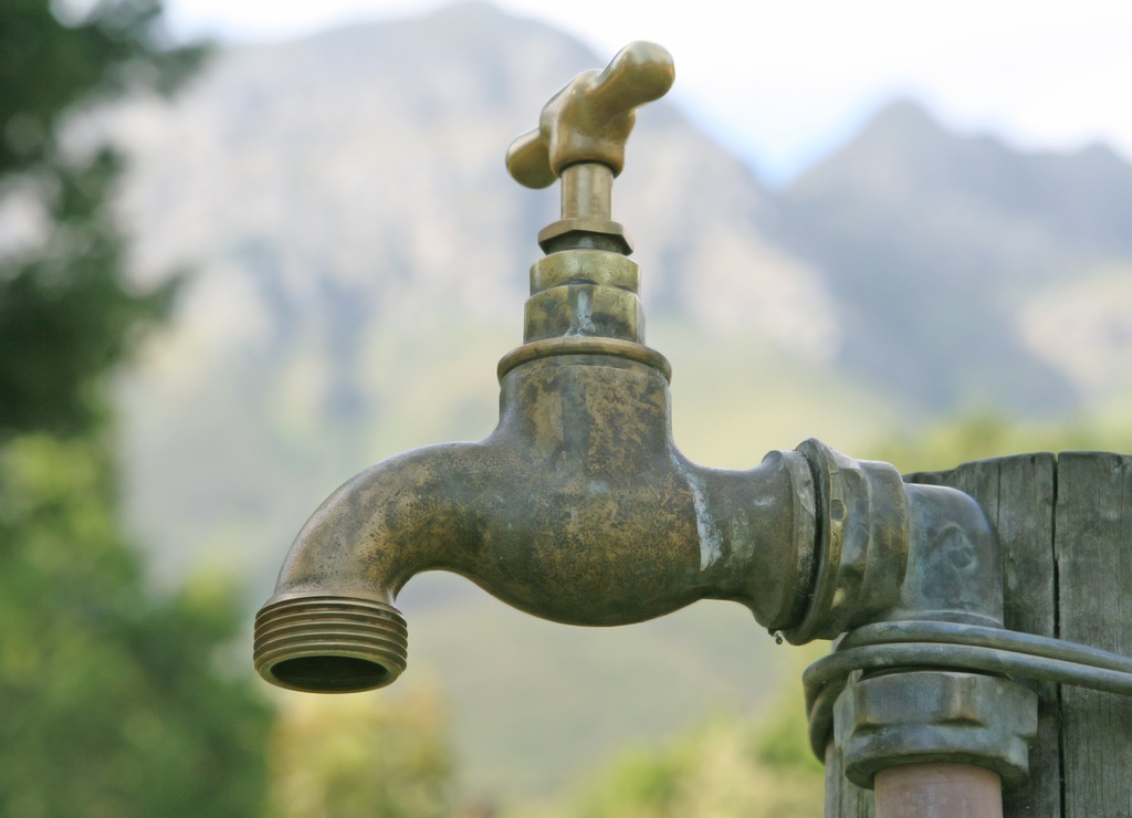 Descubren sabotaje a redes de agua potable en Tlalnepantla