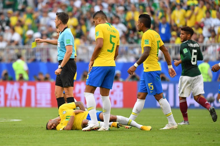 «Clavados artísticos» de Neymar cuestan 14 minutos de juego en Mundial