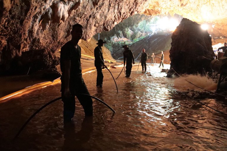 Empieza la operación de evacuación de niños atrapados en cueva de Tailandia