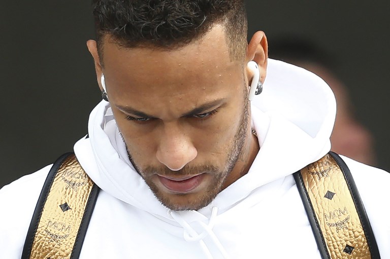 Selección de Brasil llegó a casa sin su «actor» Neymar