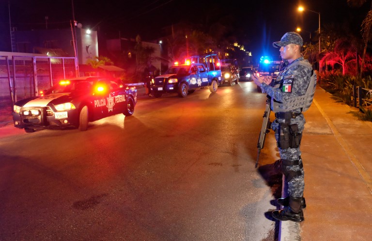Enfrentamiento entre policías y sicarios deja cinco muertos en Cancún