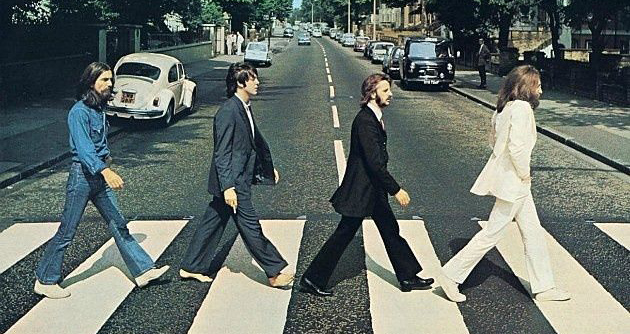 Paul McCartney cruza Abbey Road sin el resto de los Beatles