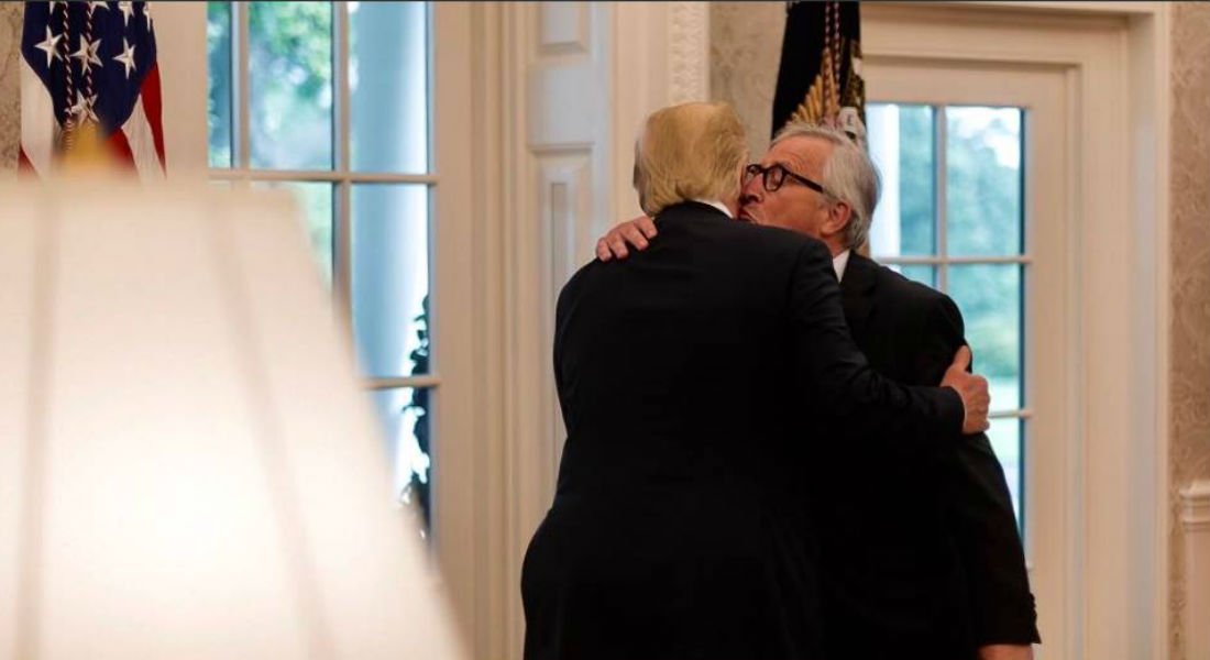 Beso de Trump fue «de su iniciativa»: dice Juncker