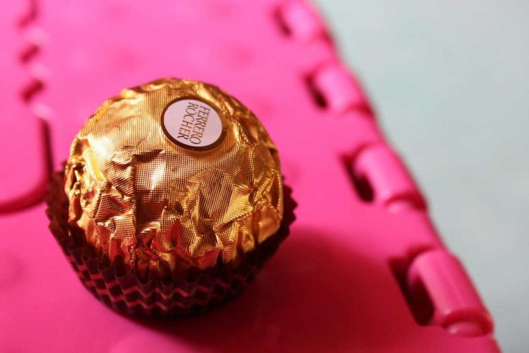 ferrero rocher - chocolate- PIXABAY - 2732002_1280