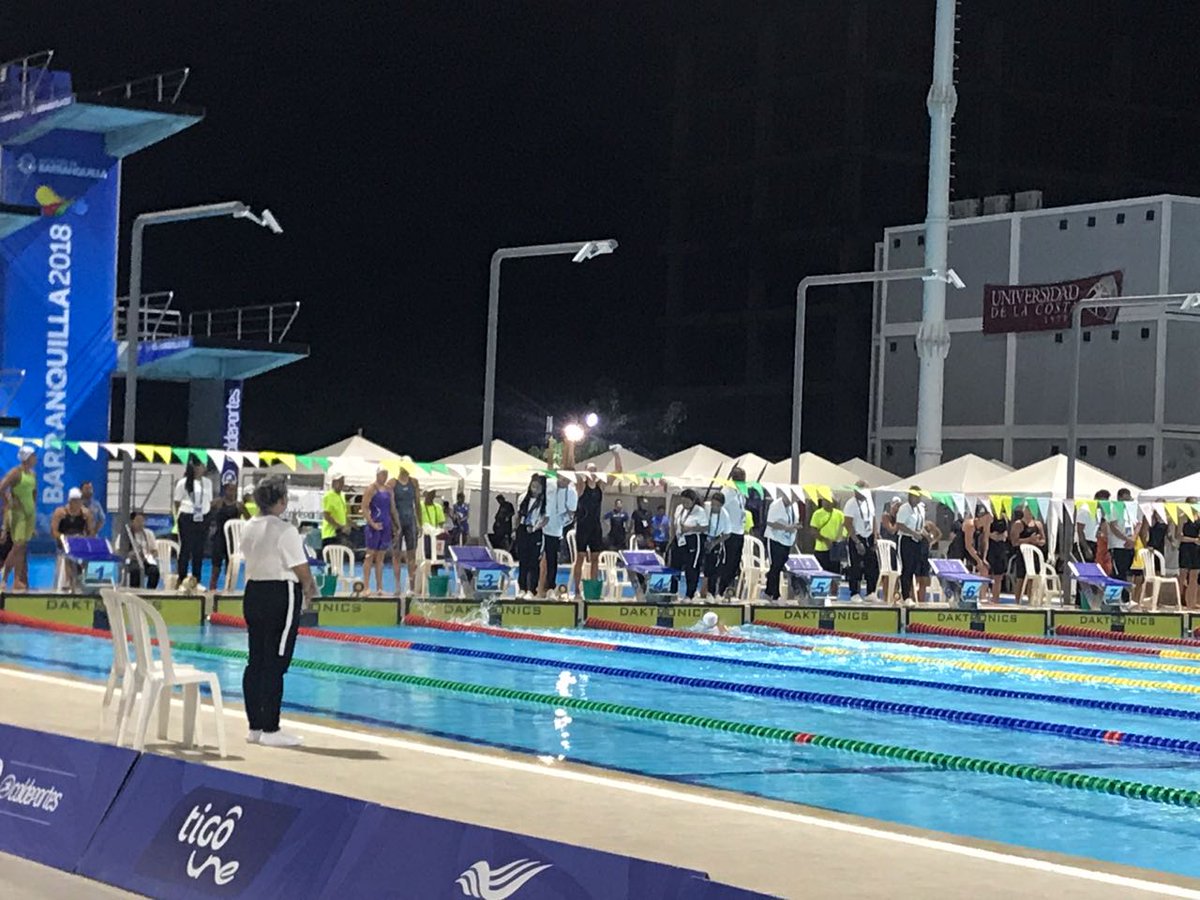 Oro y récord para México en natación femenino de relevo 4×100