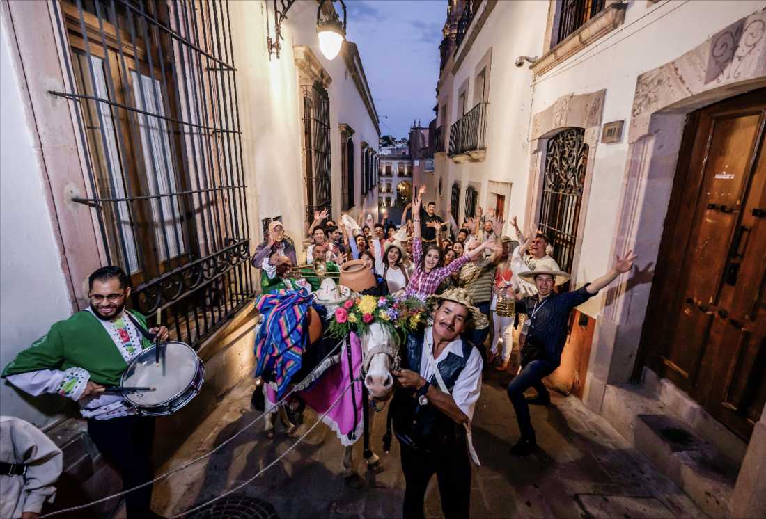 Folclor nacional e internacional en fiesta de Zacatecas