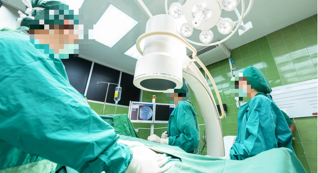 Suspenden a equipo médico por tomar ‘selfies’ en cirugía