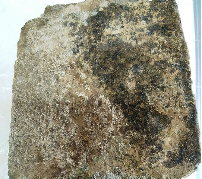 Hallado en Grecia un fragmento de La Odisea grabado en placa antigua