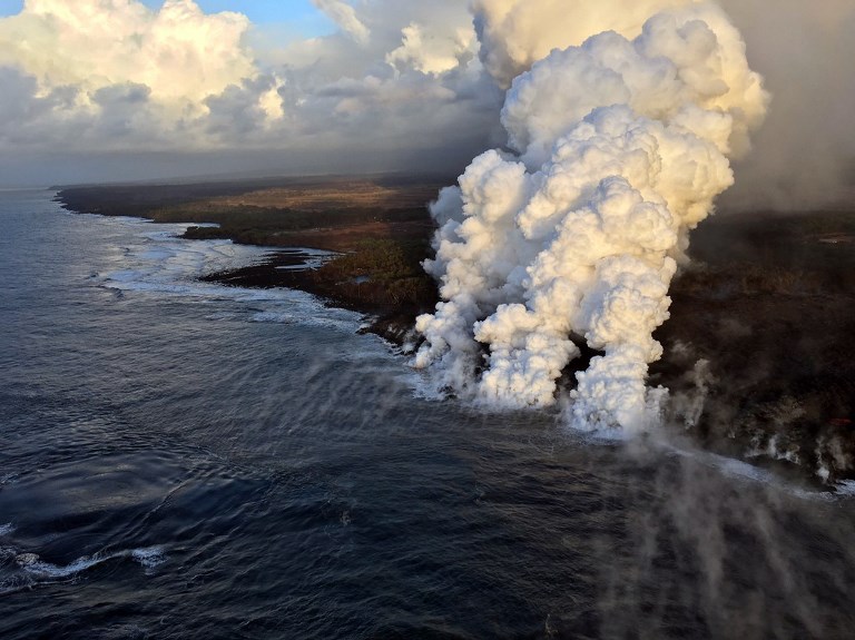 «Bomba de lava» impacta barco en Hawái, hay 23 heridos