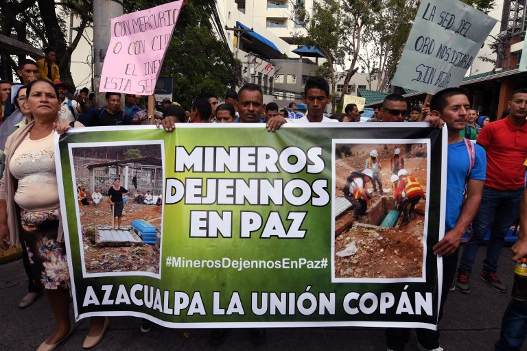 Hondureños protestan por explotación minera en cementerio