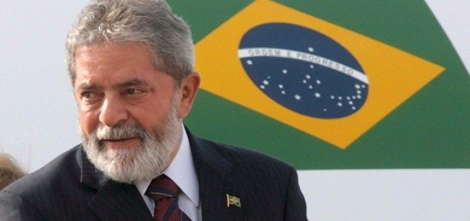 En la pelota, Brasil. En la democracia, México: Lula da Silva
