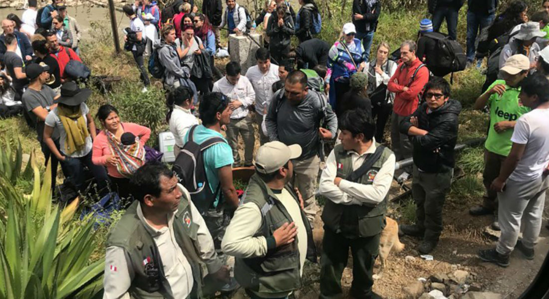 Choque de dos trenes con turistas en la vía a Machu Picchu deja diez heridos