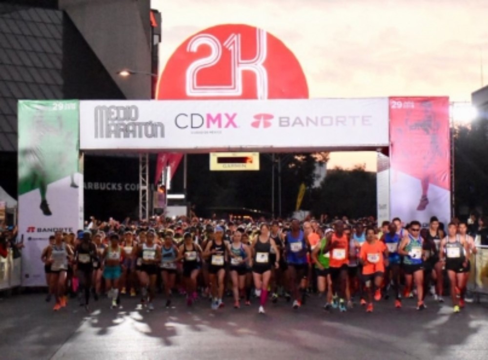 Con más de 25 mil participantes arrancó «Medio Maratón de la CDMX 21k»