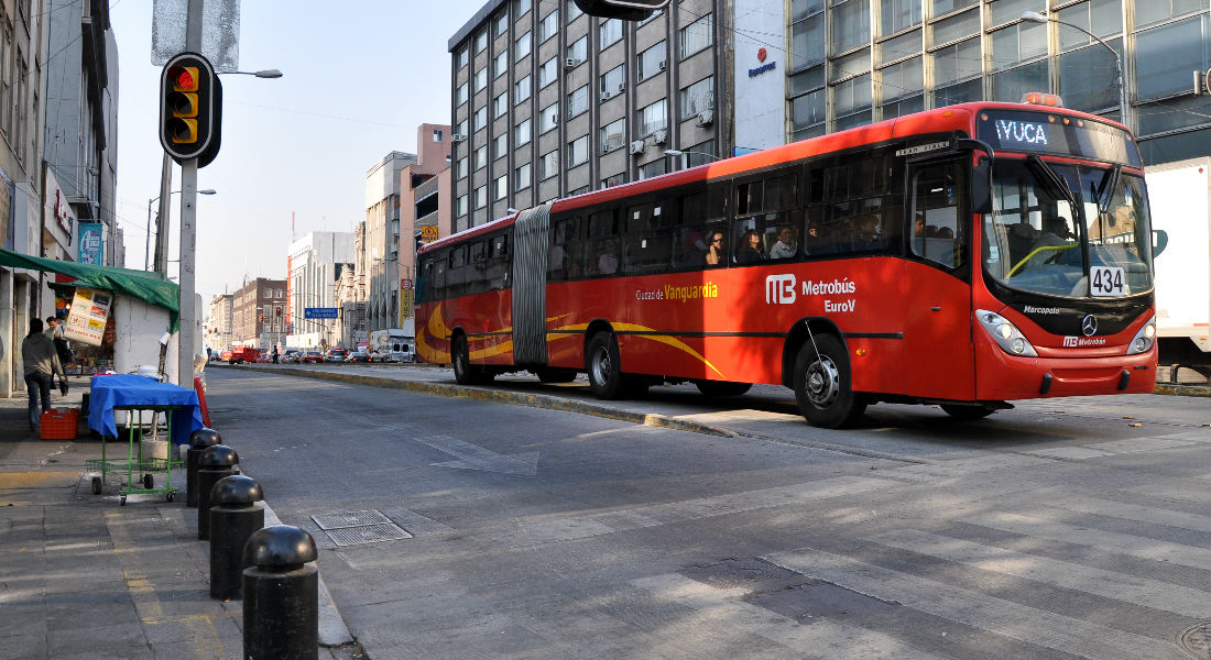 Metrobús cerrará estaciones en cuatro líneas por Medio Maratón